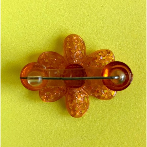 Delicate Vintage Celluloid 1940s Flower Brooch - Picture 5 of 5